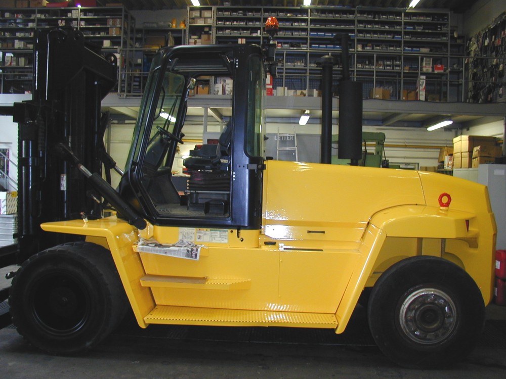 heavy forklift truck Schwerlaststapler carretilla pesada Hyster H16.00-6 year 2004 pic2.jpg